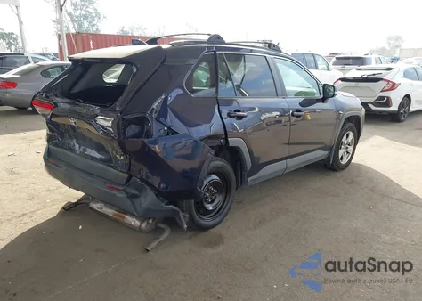 2019 Toyota Rav4 Xle z USA, uszkodzony, nr VIN 2T3W1RFV3KW007862